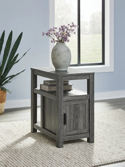 Fendenmore - Two-tone - Chair Side End Table