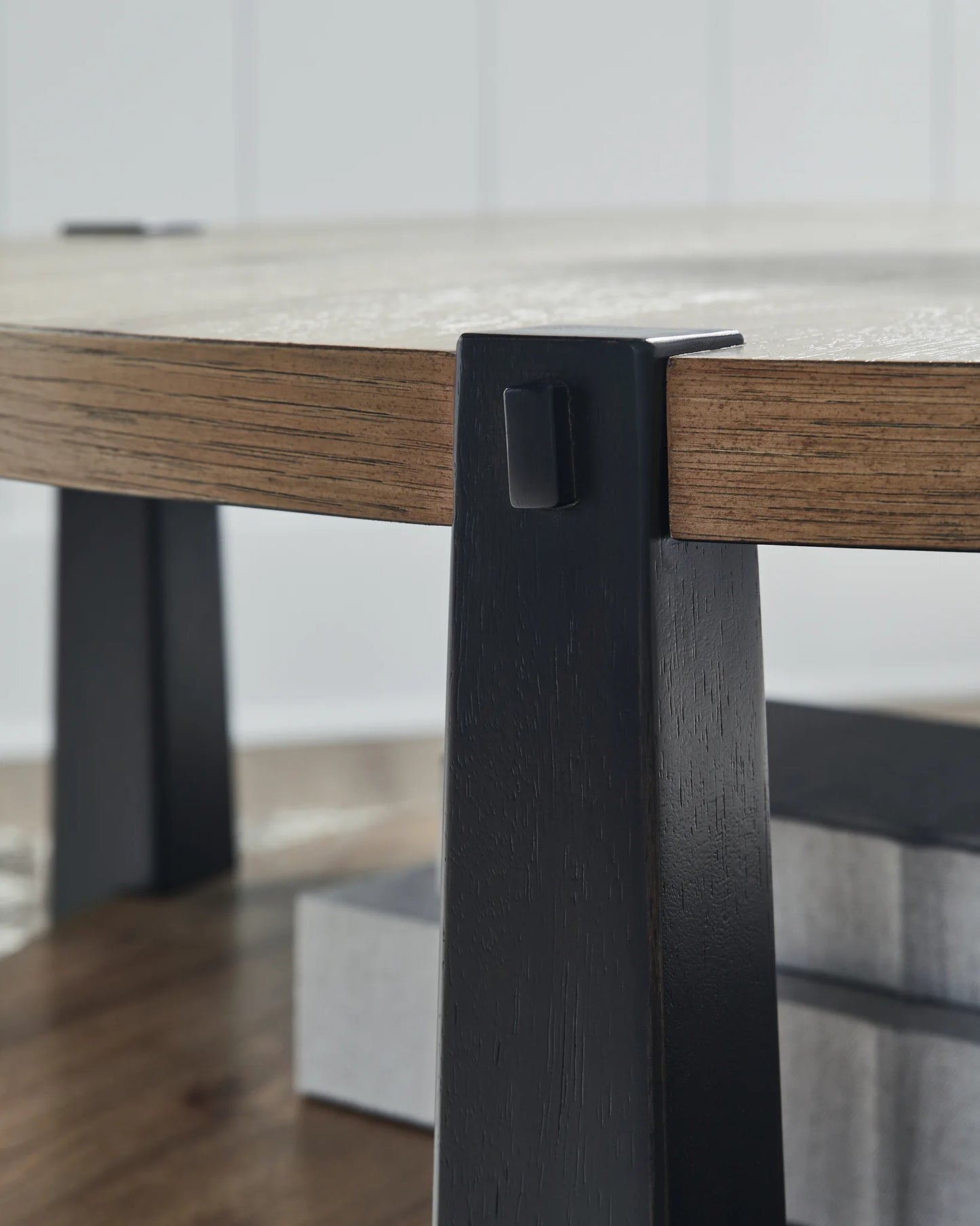 Ridgester - Round Cocktail Table - Light Brown / Black