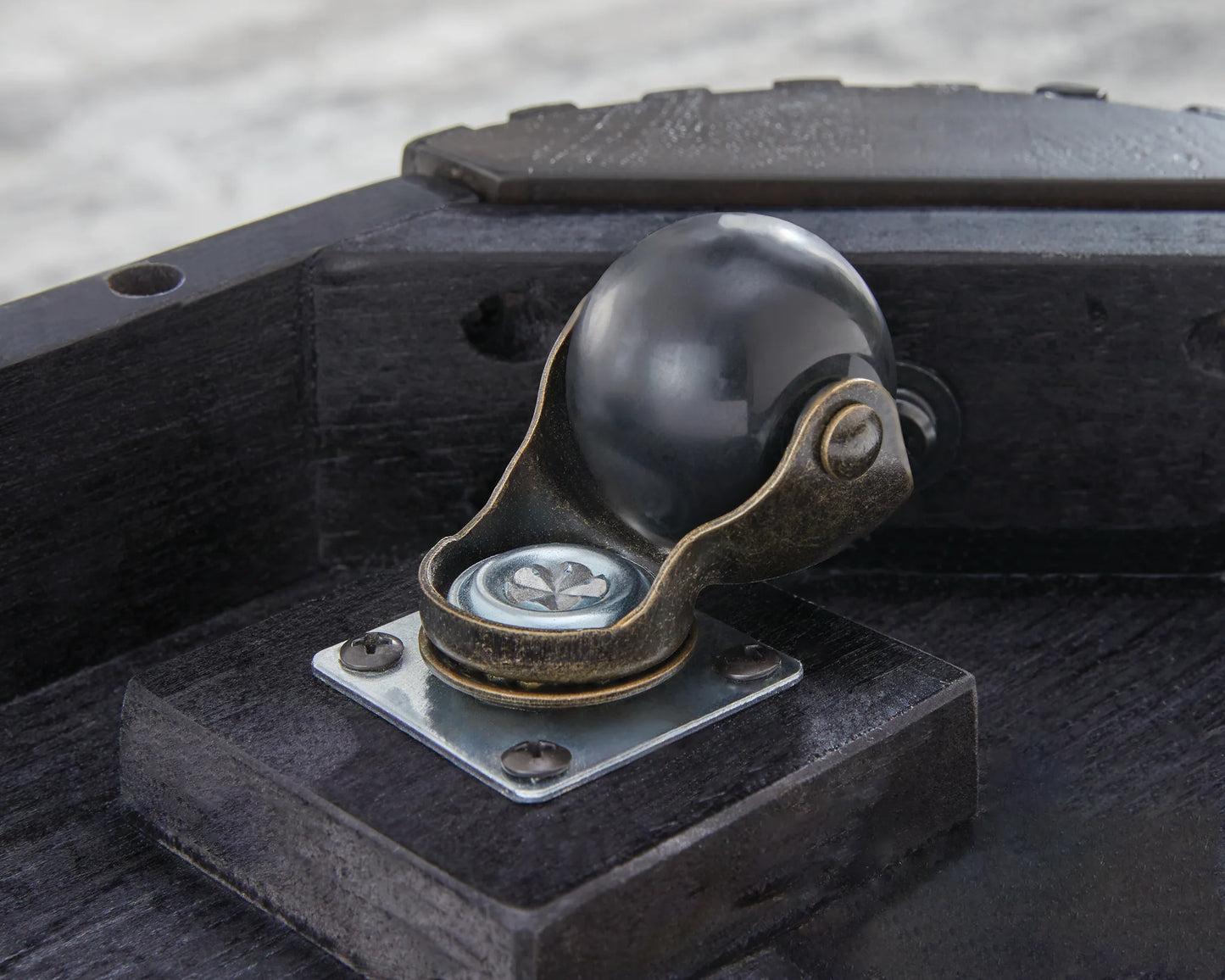 Carlibrie - Warm Brown - Lift Top Cocktail Table