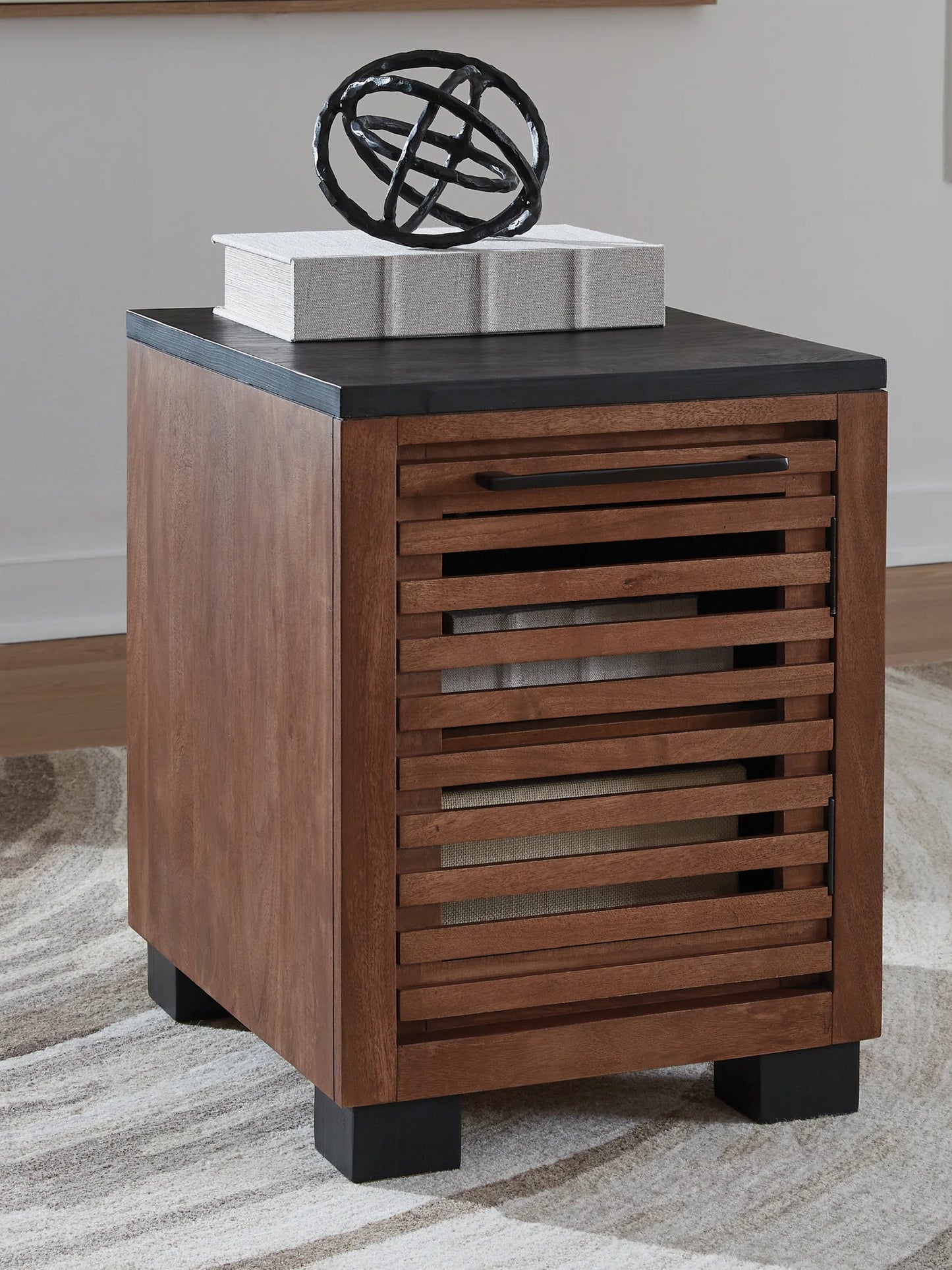 Kallari - Warm Brown / Black - Chair Side End Table