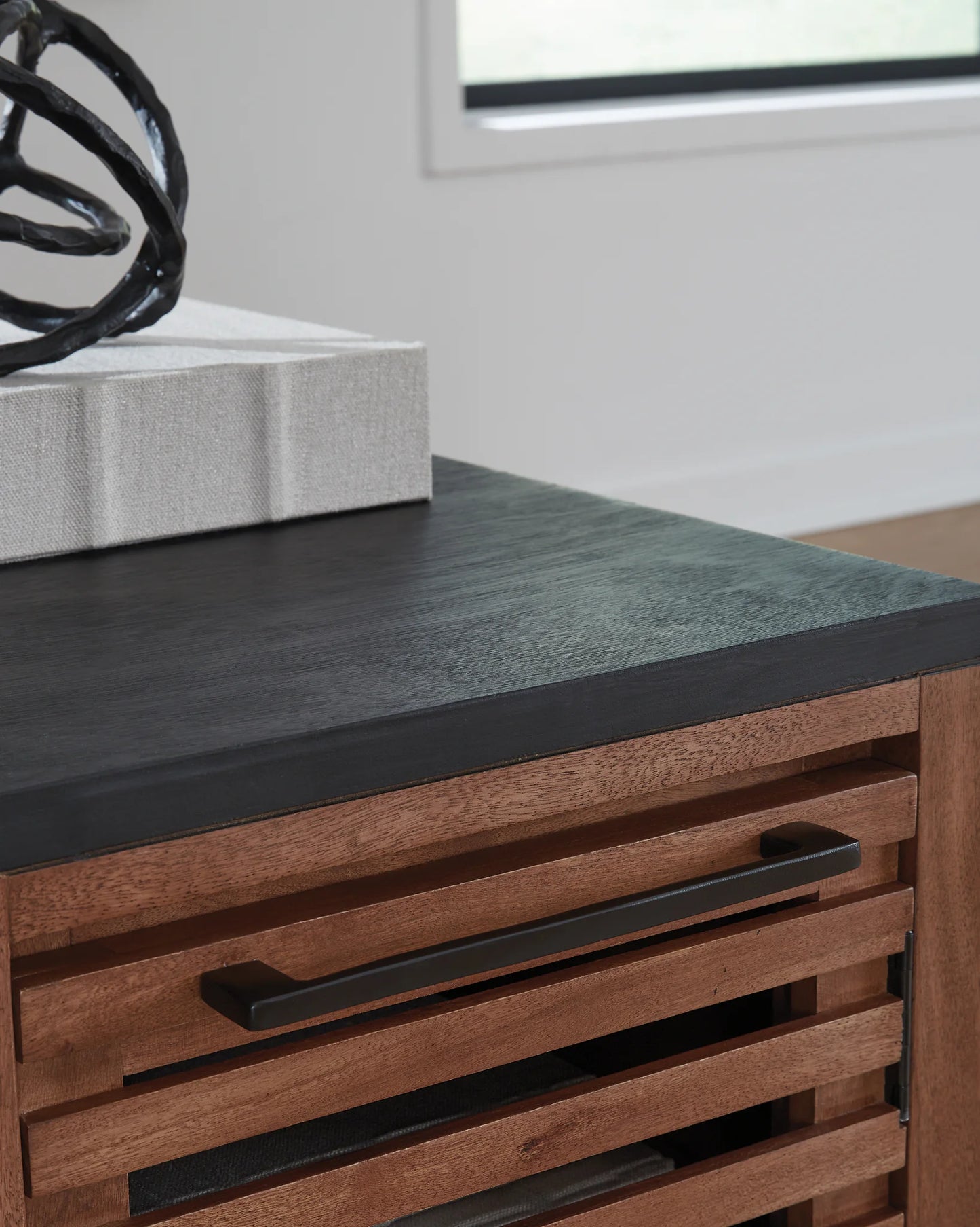 Kallari - Warm Brown / Black - Chair Side End Table