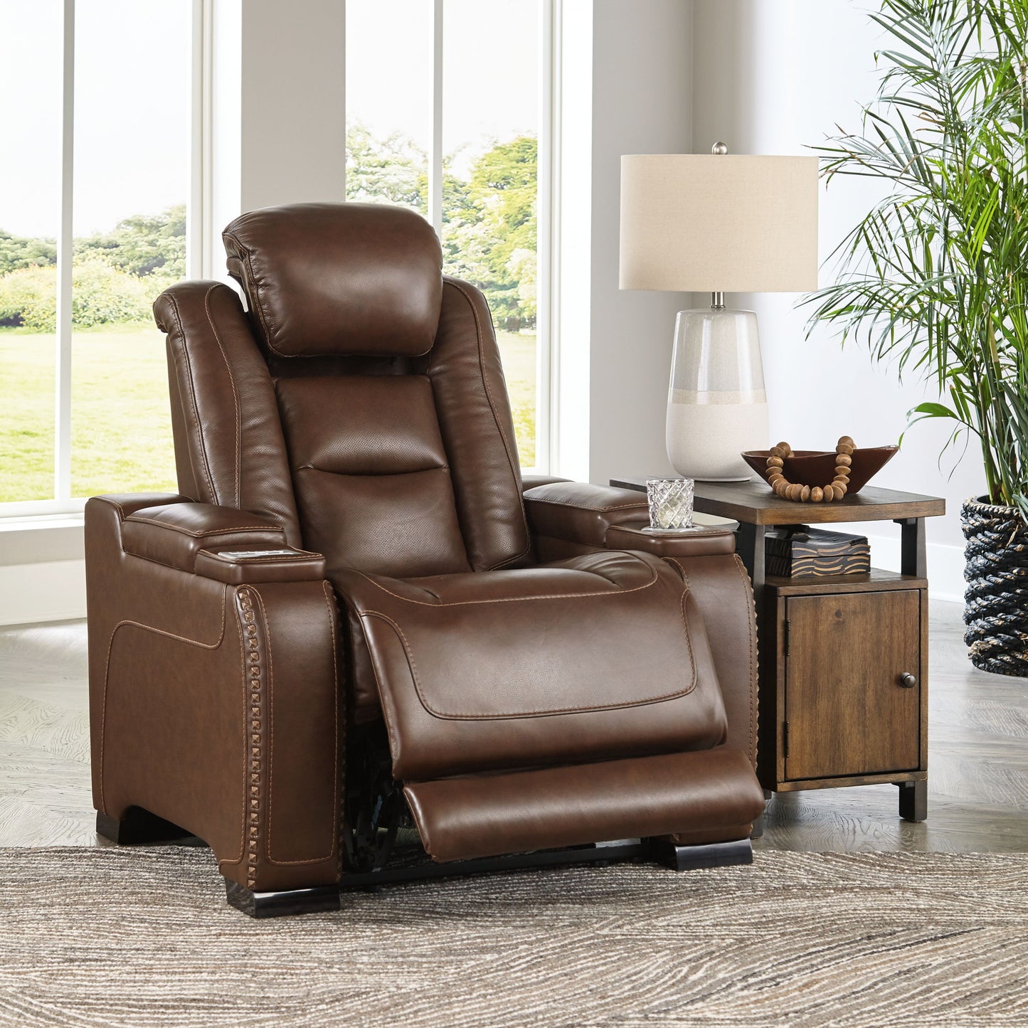 The Man-den - Mahogany - Pwr Recliner/Adj Headrest