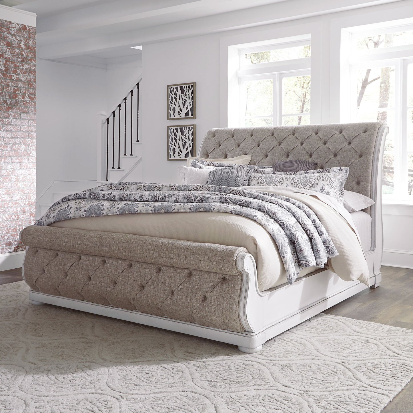 Magnolia Manor - Queen Upholstered Sleigh Bed - White