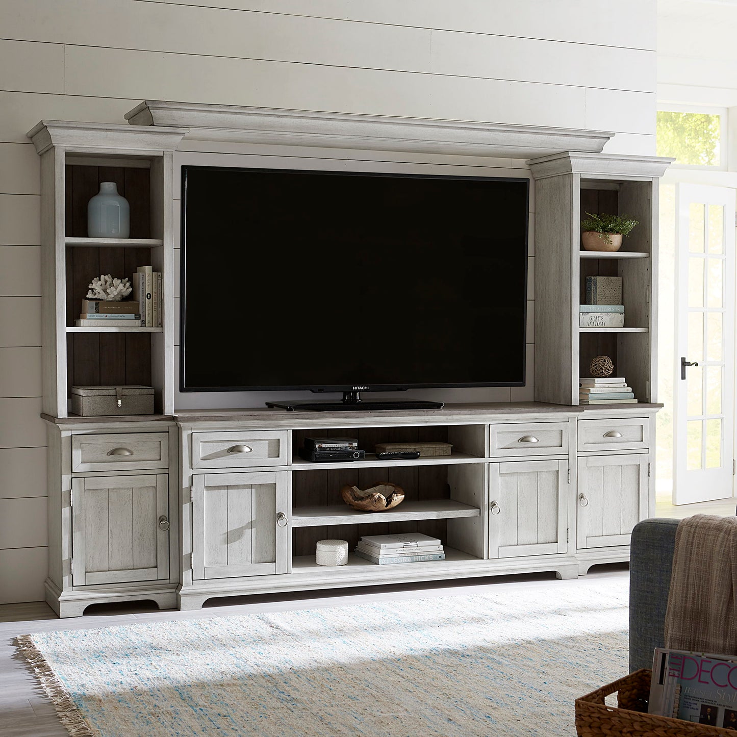 Ocean Isle - Entertainment Center With Piers - White