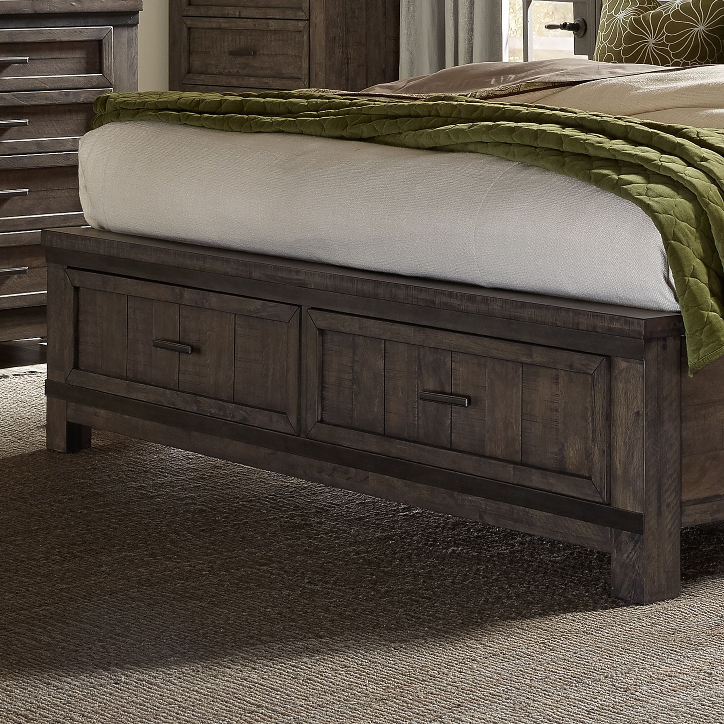 Thornwood Hills - King Panel Bed - Dark Gray