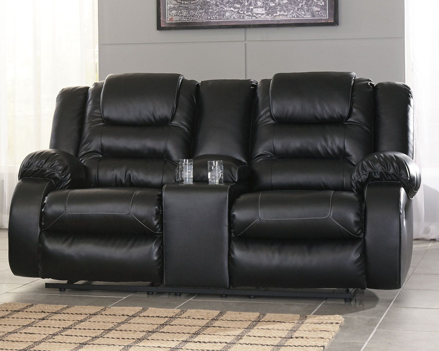 Vacherie - Black - Dbl Rec Loveseat W/Console