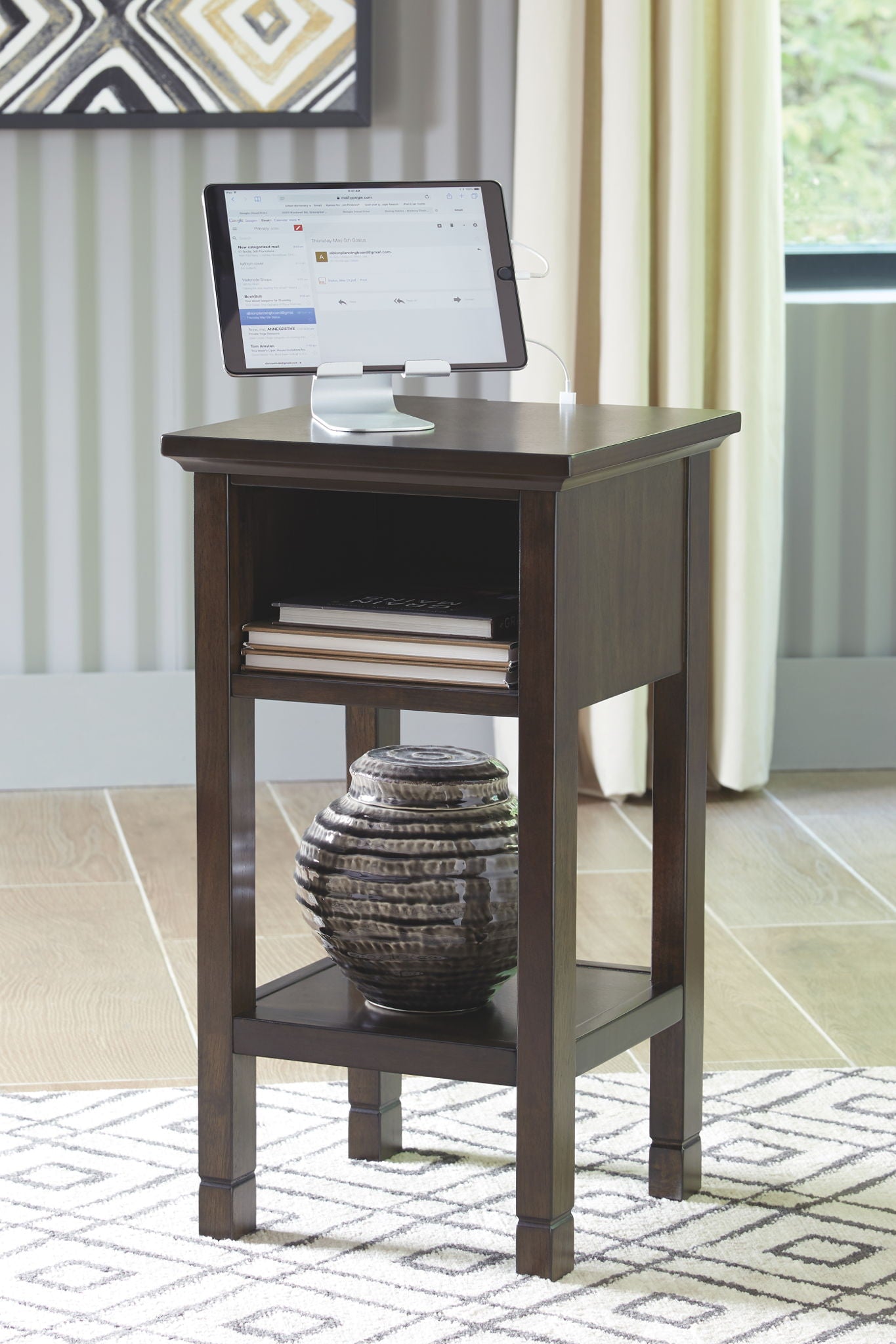 Marnville - Dark Brown - Accent Table