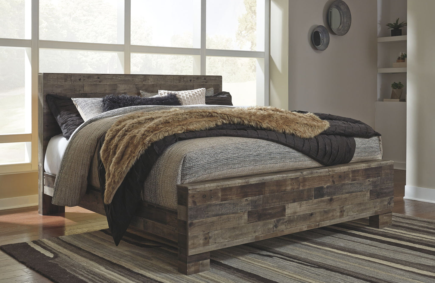 Derekson - Multi Gray - King Panel Bed