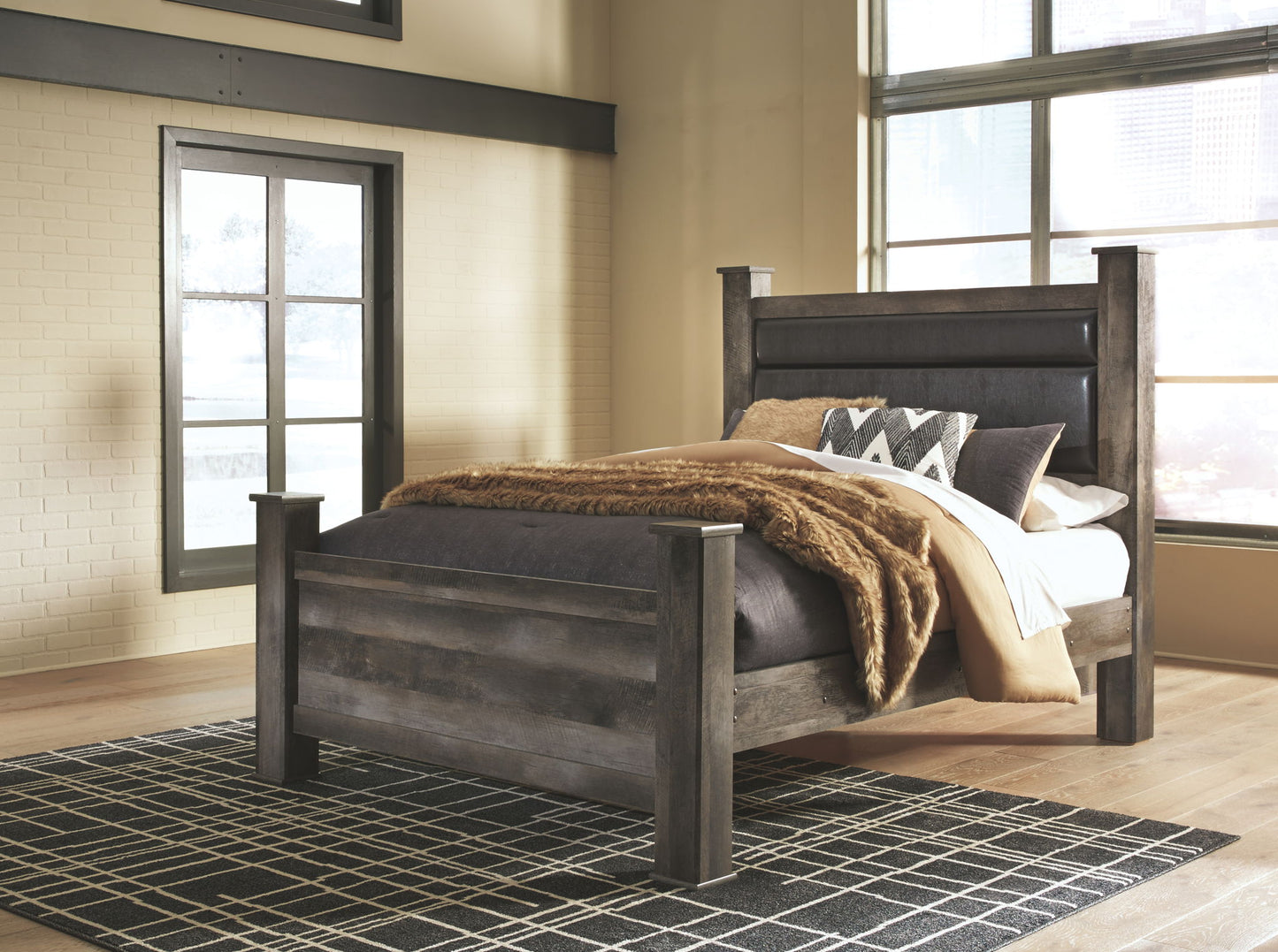 Wynnlow - Gray - King Upholstered Poster Bed