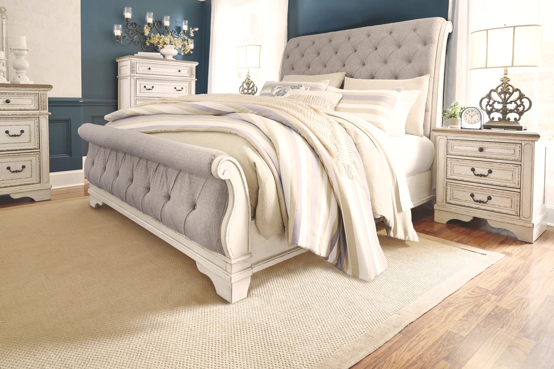 Realyn - Two-tone - King Upholstered Sleigh Bed 1