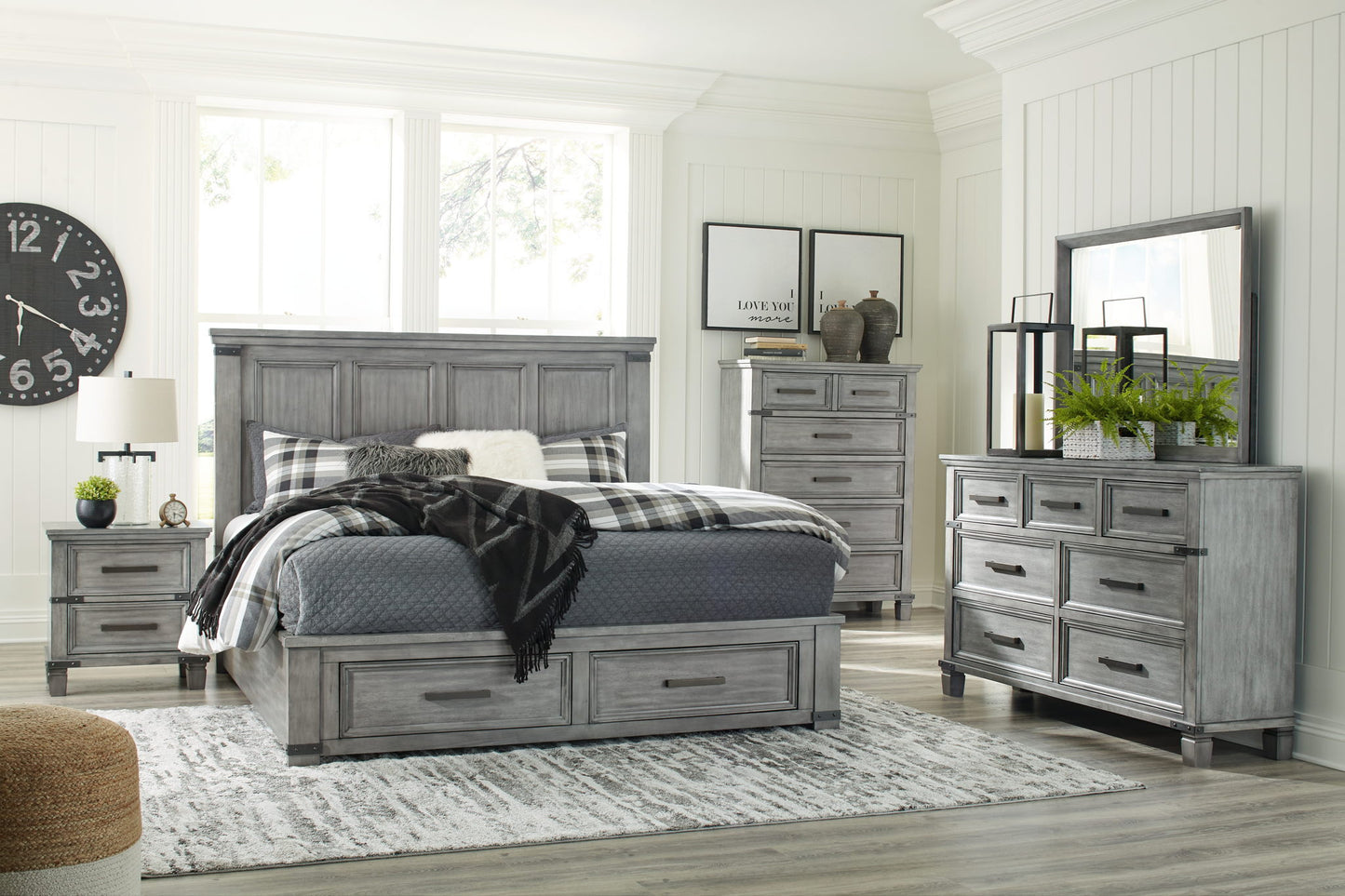 Russelyn - Gray - Queen Storage Bed