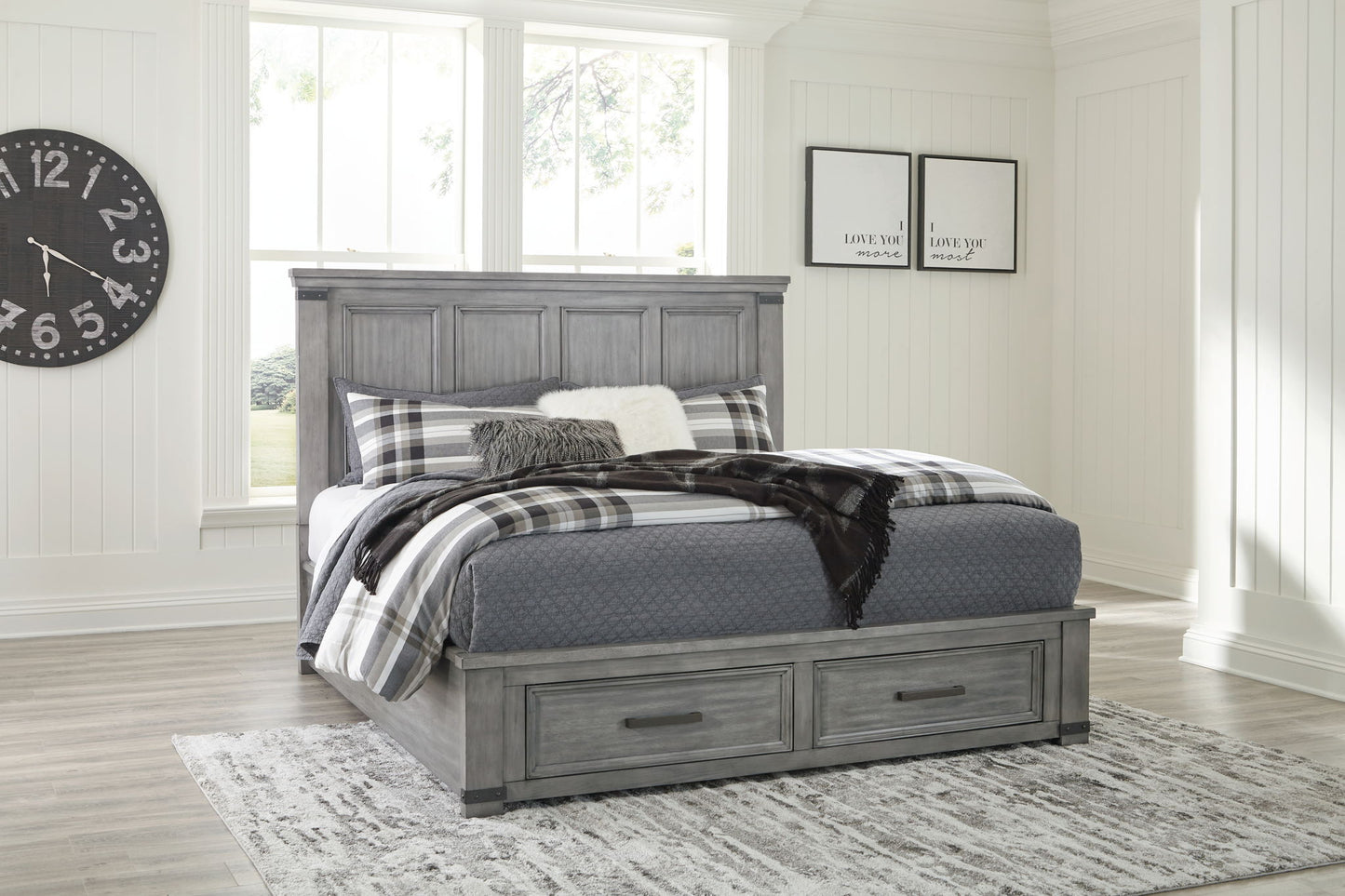 Russelyn - Gray - Queen Storage Bed