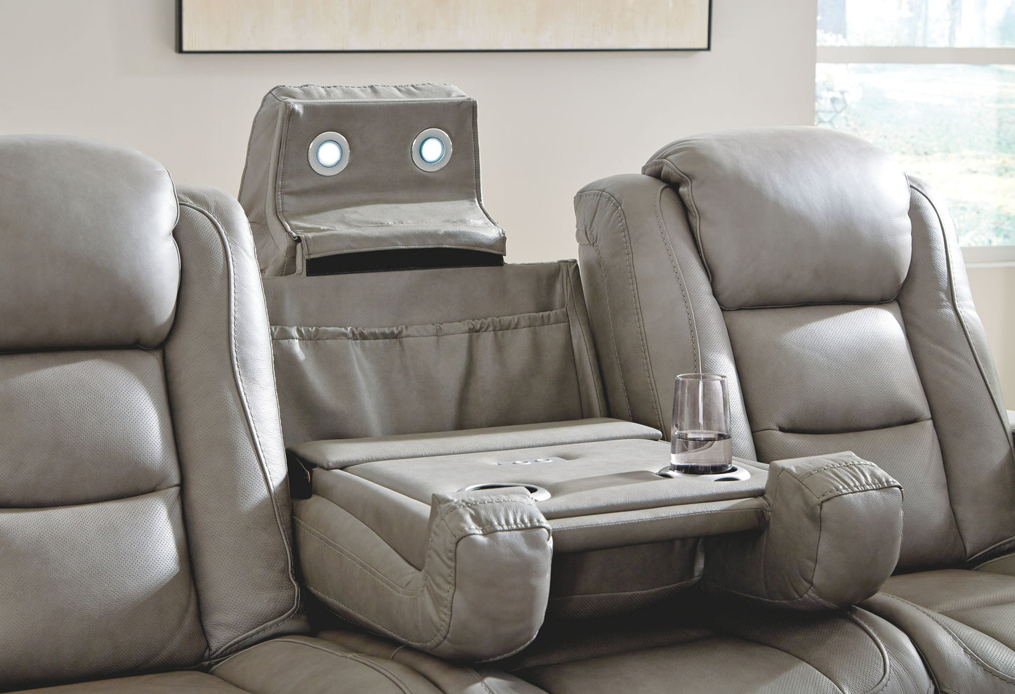 The Man-den - Gray - Pwr Rec Sofa With Adj Headrest